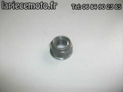 1100-Ecrou de roue avant HONDA 750 VFC RC28