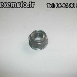 1100-Ecrou de roue avant HONDA 750 VFC RC28