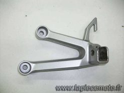 275-Platine de repose pied passager gauche SUZUKI 650 SV K7 ABS