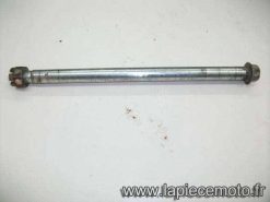 Axe et ecrou de roue arrière YAMAHA 50 TZR